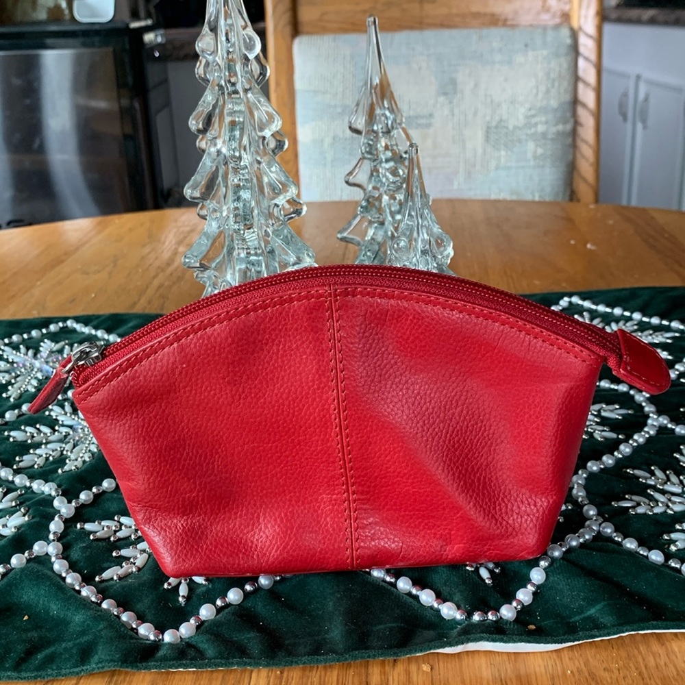 ili Leather Zip Pouch